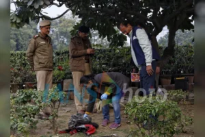 Delhi: व्यक्ति ने खुद को आग लगाई, फिर संसद की ओर भागा, पुलिस ने अस्पताल में भर्ती कराया