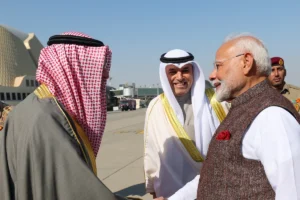 Kuwait में PM Modi ने 101 वर्षीय पूर्व IFS अधिकारी से की मुलाकात, प्रवासी भारतीयों ने गर्मजोशी से किया स्वागत