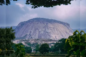 इस पहाड़ को मिली दुनिया के सबसे बड़े प्राकृतिक शिवलिंग की उपाधि, गोल्डन बुक ऑफ वर्ल्ड रिकॉर्ड में मिला स्थान