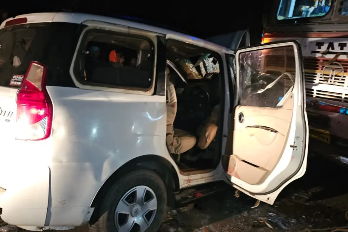 Chhattisgarh Accident: बालोद जिले में भीषण सड़क हादसा, तेज रफ्तार ट्रक ने कार को मारी टक्कर, 6 लोगों की मौत