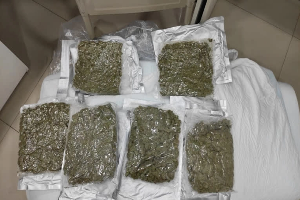 Drug smuggler arrested with 1.136 kg of marijuana