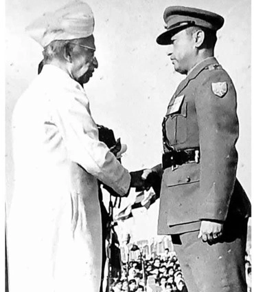 Major Thapa receiving Paramvir Chakra