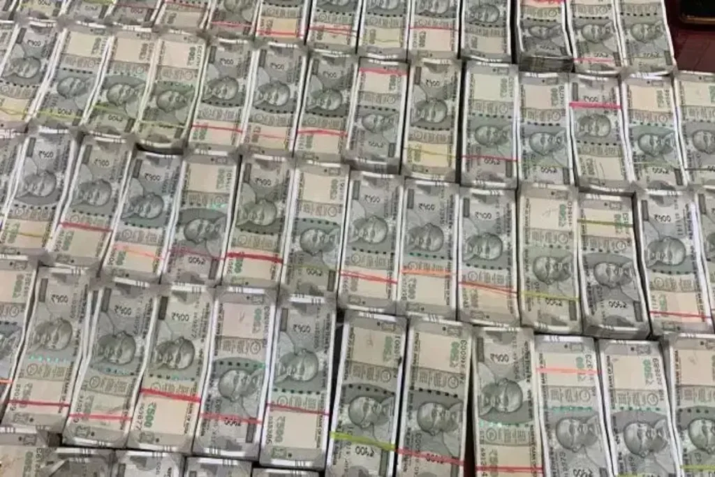 angam Vihar cash case