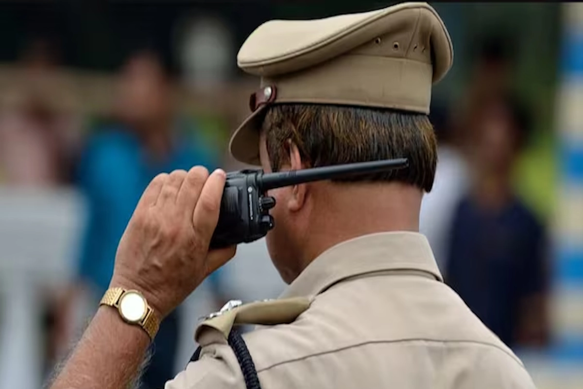 नोएडा पुलिस ने गाड़ियों के चोरी किए टायर खरीदने-बेचने वाले दो शातिर अपराधी दबोचे