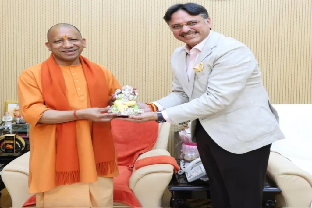 Rajeshwar Singh Meets CM Yogi