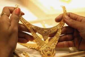 Gold Silver Price Today: सोना-चांदी हुआ सस्ता या बढ़ गए दाम, यहां देखें दिल्ली से लेकर यूपी तक के ताजा रेट