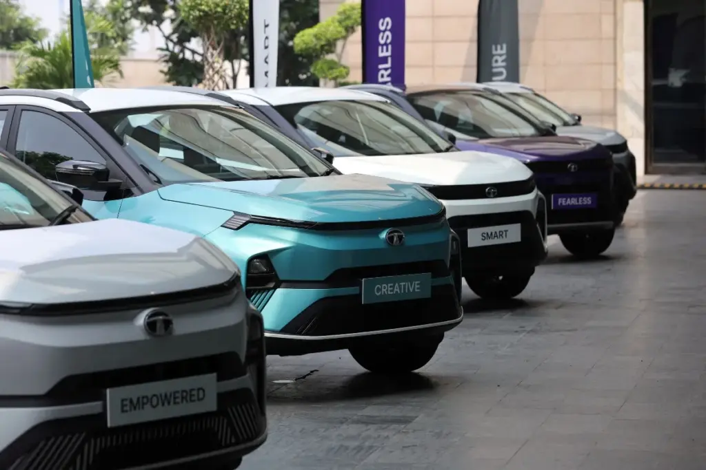 India auto sales hit 2.56 crore in FY25