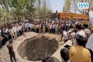 MP News: मंदसौर में श्रद्धालुओं को ले जा रही वैन कुएं में गिरी…अब तक 11 की मौत