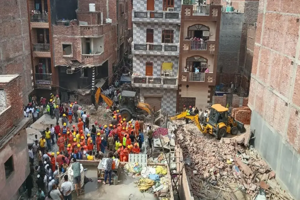 Mustafabad Building Collapsed