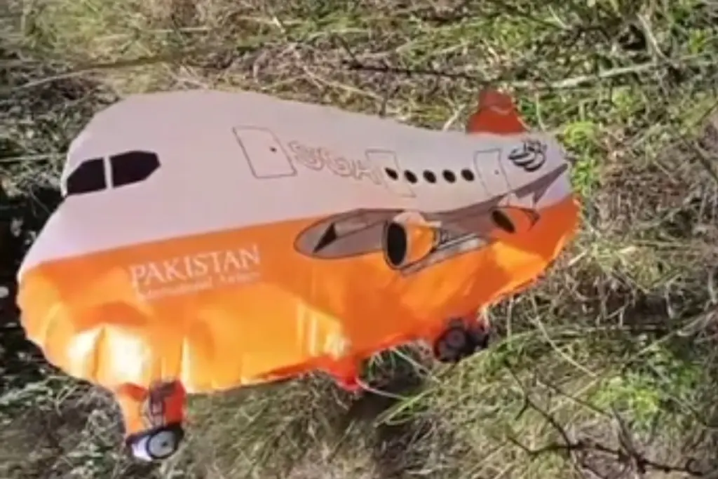 pakistan airlines balloon in himachal