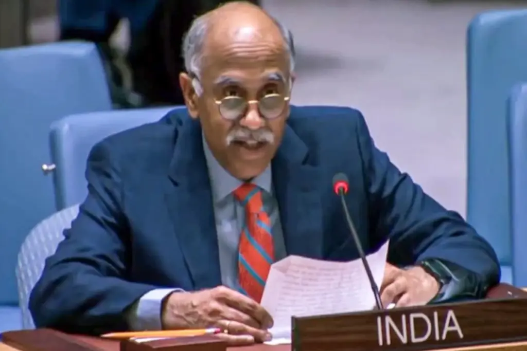 India warns Pak at UN