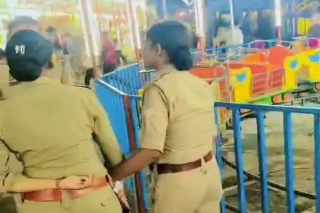 Meerut Video of women police