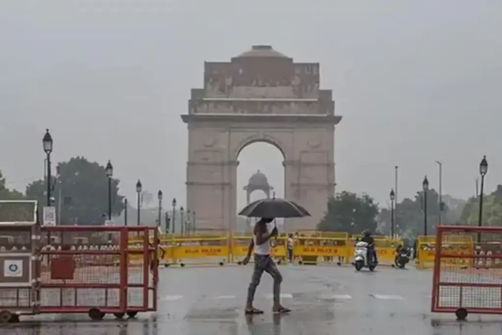 Weather Update: दिल्ली-NCR में हल्की बारिश, जानें मौसम का हाल