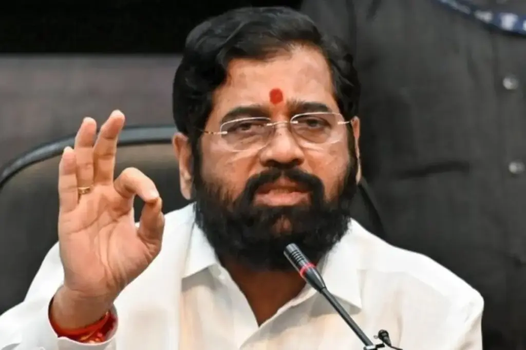deputy cm eknath shinde pilot refuses to fly in jalgaon airport