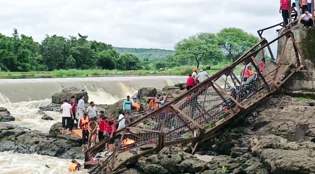 Pune bridge collapse
