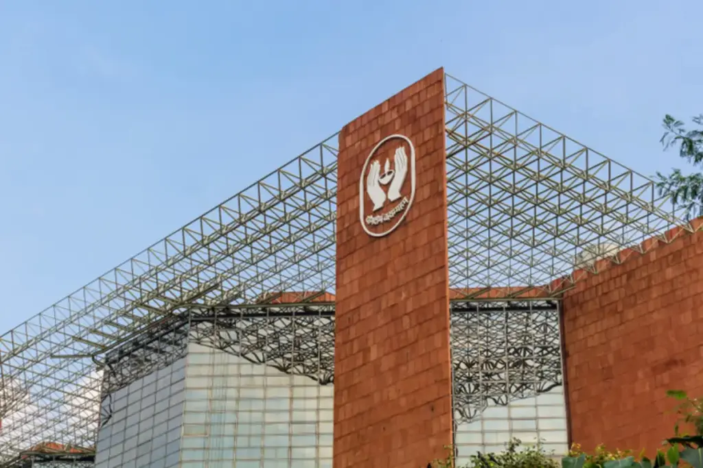 Bomb threat LIC office in Connaught place