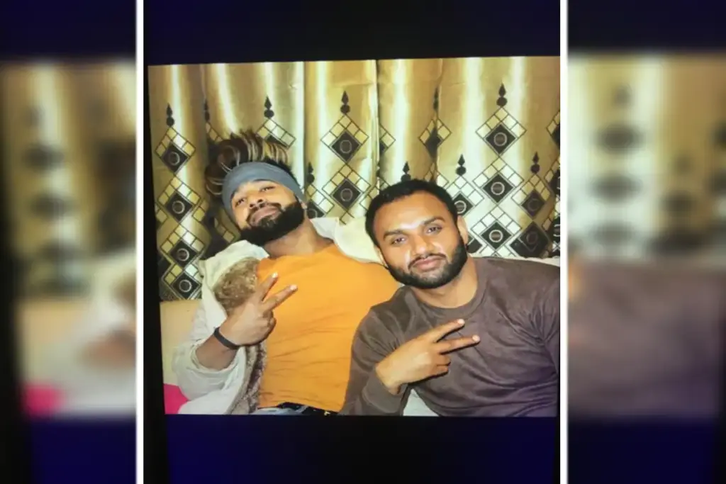 दिल्ली में डबल मर्डर से फैली सनसनी, दो दोस्तों ने एक दूसरे पर चाकू से किया हमला, दोनों की मौके पर मौत - भारत एक्सप्रेस