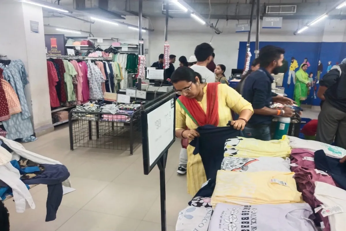 दिल्ली सरकार का मानना है कि इस फैसले से शहर को 24 बिजनेस डेस्टिनेशन में बनाने में मदद मिलेगी और साथ ही वर्कप्लेसेज में महिलाओं की भागीदारी भी बढ़ेगी. बता दें, हरियाणा, मध्य प्रदेश, तमिलनाडु और तेलंगाना जैसे राज्यों में पहले ही इस तरह की अनुमति दी जा चुकी है.