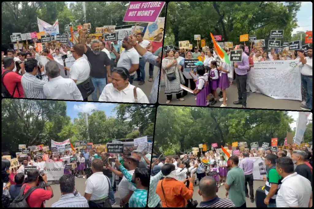 Delhi Parents protest in Shalimar Bagh