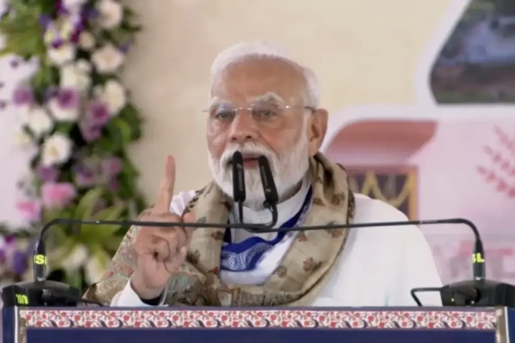 PM Modi In Bihar: पीएम ने 7,200 करोड़ की परियोजनाओं का किया उद्घाटन, बोले- जैसे पश्चिमी भारत में मुंबई है, वैसे ही पूरब में मोतिहारी का नाम हो - भारत एक्सप्रेस