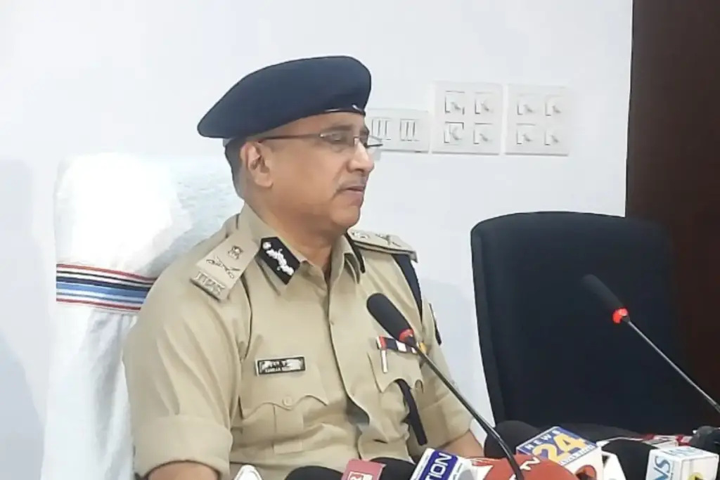 बिहार के ADGP को किसान लगते हैं हत्यारे, सूबे में हो रही हत्याओं के पीछे अपराधी नहीं मौसम है जिम्मेदार, जानें ADGP साहब ने और क्या-क्या कहा… - भारत एक्सप्रेस