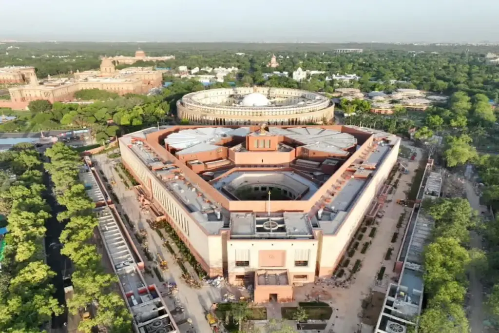 "Monsoon Session Parliament: सदन में ऑपरेशन सिंदूर पर 25 घंटे होगी चर्चा, बिजनेस एडवाइजरी कमेटी ने तय की चर्चा की समय सीमा - भारत एक्सप्रेस"