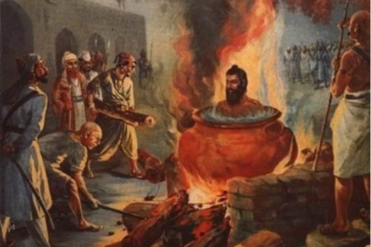 दूसरी खतरनाक सजा में से एक हैं जिंदा भून देने की सजा. 1937 में जापानी सैनिकों को जिंदा भून दिया जाता था. इतिहास में इस सजा से संबंधित कई उदाहरण देखने को मिलते हैं. 