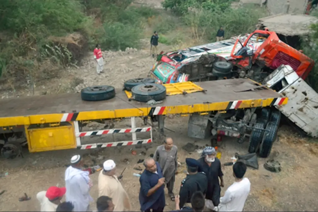 PAKISTAN ROAD ACCIDENT
