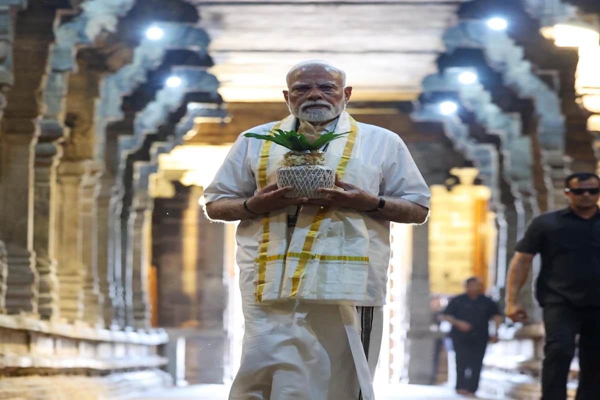 पीएम मोदी पारंपरिक वस्त्र में नजर आए 