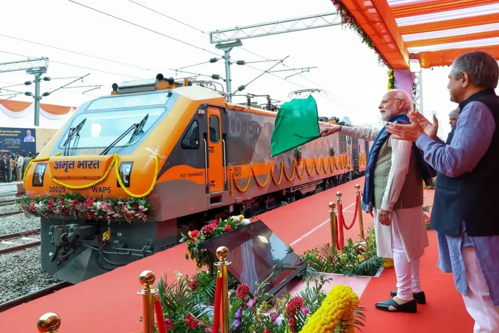 लखनऊ से बिहार और बंगाल के लिए चलेंगी 3 नई अमृत भारत ट्रेनें, पीएम मोदी दिखाएंगे हरी झंडी - भारत एक्सप्रेस