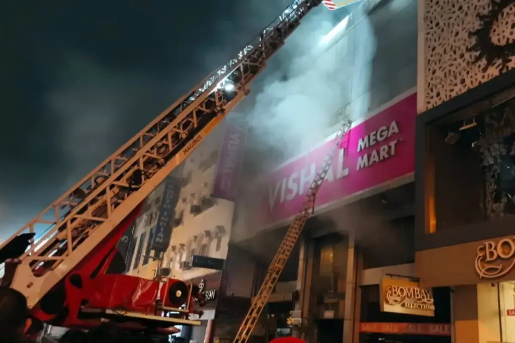 Vishal Mega Mart Fire