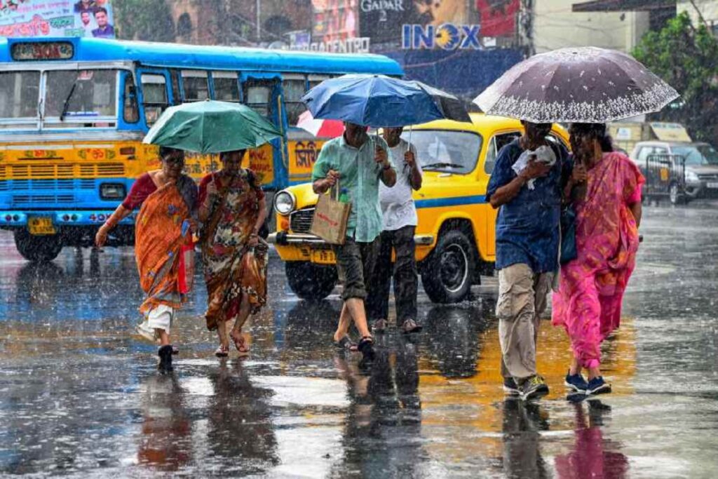 Weather Update: दिल्ली-NCR में 3 दिन तक झमाझम बारिश होने की संभावना, यूपी से बिहार तक अलर्ट जारी, जानिए आज कैसा रहेगा मौसम - भारत एक्सप्रेस
