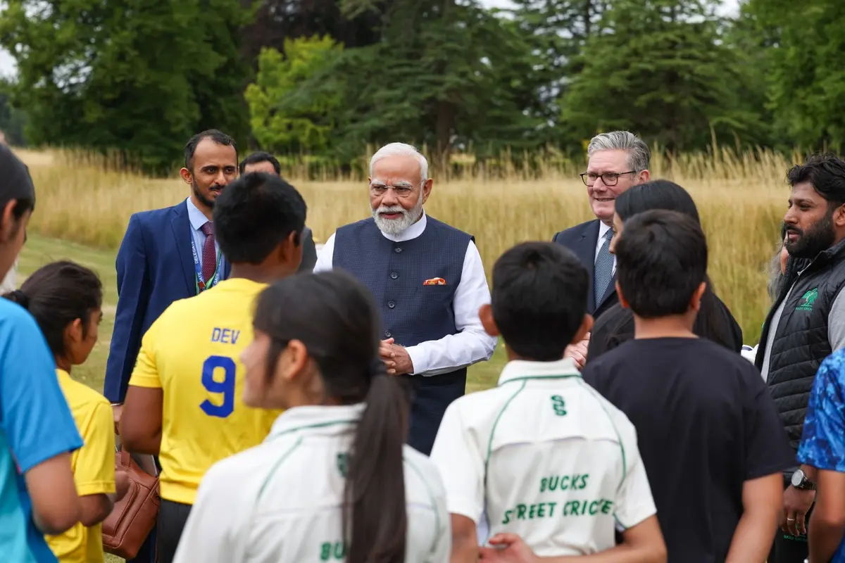 ऐसा पहली बार हुआ जब भारतीय टीम ने इंग्लैंड को उसकी धरती पर वनडे और टी20 दोनों ही सीरीज में हराया. यह महिला क्रिकेट में भारत के बढ़ते दबदबे का उदाहरण है.