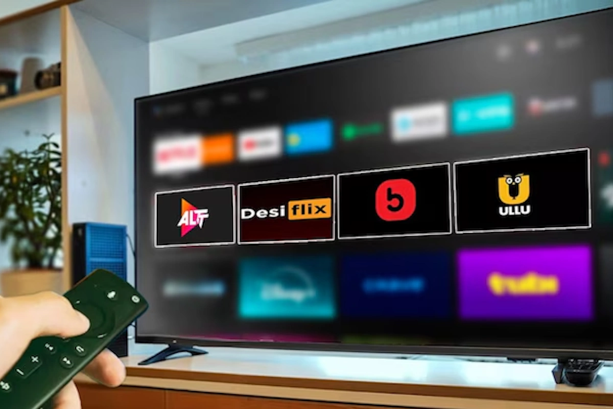 बैन की गई सूची में कई पॉपुलर नाम भी शामिल हैं जैसे, Ullu, ALTT, Big Shots App, Desiflix, Boomex, Feneo, ShowX, Mojflix, Triflicks आदि. इन ऐप्स पर लंबे समय से अश्लील, भड़काऊ और गैर-जिम्मेदाराना कंटेंट परोसने के आरोप लगते आ रहे थे. 