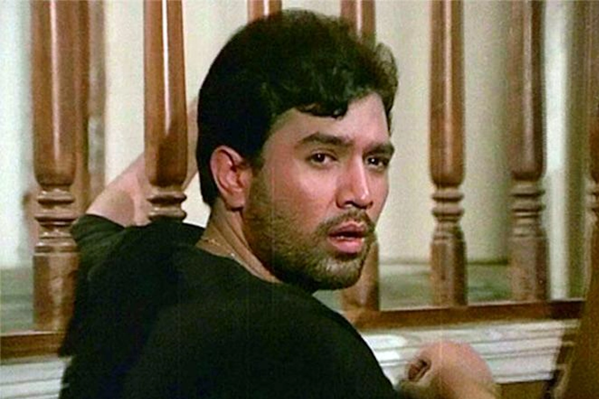 ‘इत्तेफाक’ में राजेश खन्ना एक पेंटर का रोल करते हैं जिस पर अपनी पत्नी की हत्या का शक होता है. इस थ्रिलर फिल्म में कोई गाना नहीं था, लेकिन फिर भी दर्शकों को पूरी तरह बांध कर रखती है. यश चोपड़ा की इस फिल्म को सस्पेंस फिल्मों की लिस्ट में आज भी टॉप पर रखा जाता है. 