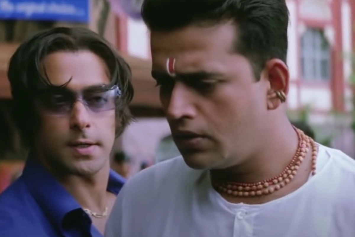 2003 में आई सलमान खान की फिल्म ‘तेरे नाम’ को आज भी लोग भावुक होकर याद करते हैं. इस फिल्म में रवि किशन ने भूमिका चावला (निर्जरा) के मंगेतर और एक पुजारी पंडित रामेश्वर का किरदार निभाया था. भले ही रोल छोटा था, लेकिन प्रभाव ऐसा कि लोग आज भी उन्हें उस किरदार में याद करते हैं. यही फिल्म थी जिसने रवि को बॉलीवुड में पहचान दिलाई. 