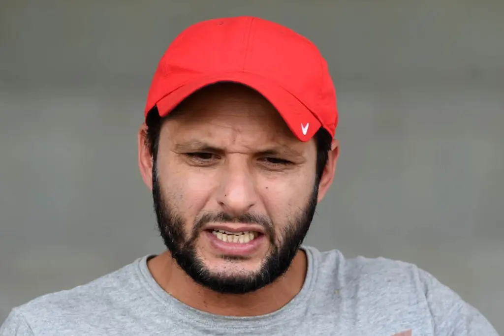 खेलने से मना किया तो बौखला गए Shahid Afridi, भारत के खिलाफ उगला जहर, Shikhar Dhawan को बताया- 'सड़ा अंडा' - भारत एक्सप्रेस
