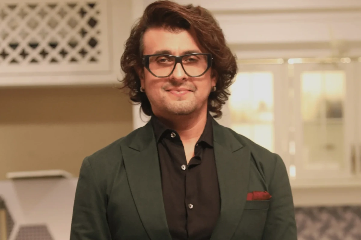 सोनू निगम को एक भाषा में सीमित करना मुश्किल है. उन्होंने हिंदी के अलावा कन्नड़, मराठी, तमिल, तेलुगु, मलयालम, बंगाली, गुजराती, भोजपुरी और ओडिया समेत कई भाषाओं में गाया है. इतना ही नहीं, उन्होंने ‘ब्लू’ फिल्म में अंतरराष्ट्रीय गायिका काइली मिनॉग के साथ भी गाना गाया था. यह दिखाता है कि उनकी आवाज़ की पहुंच सिर्फ देश ही नहीं, विदेश तक भी है. 