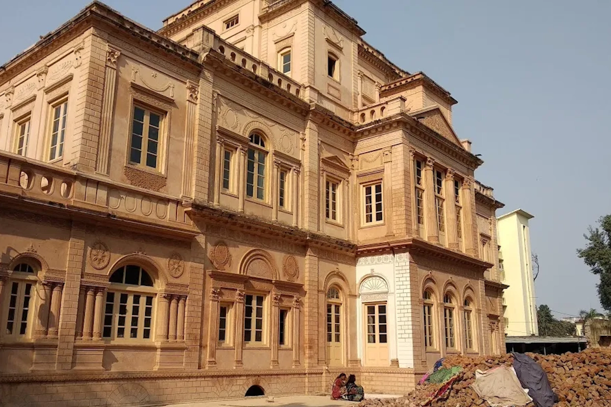 गुलिस्तान-ए-एरम, लखनऊ: शाही बागों और मुगल शैली की खूबसूरती लिए यह भवन अब नए रूप में पर्यटन का केंद्र बन सकता है. 