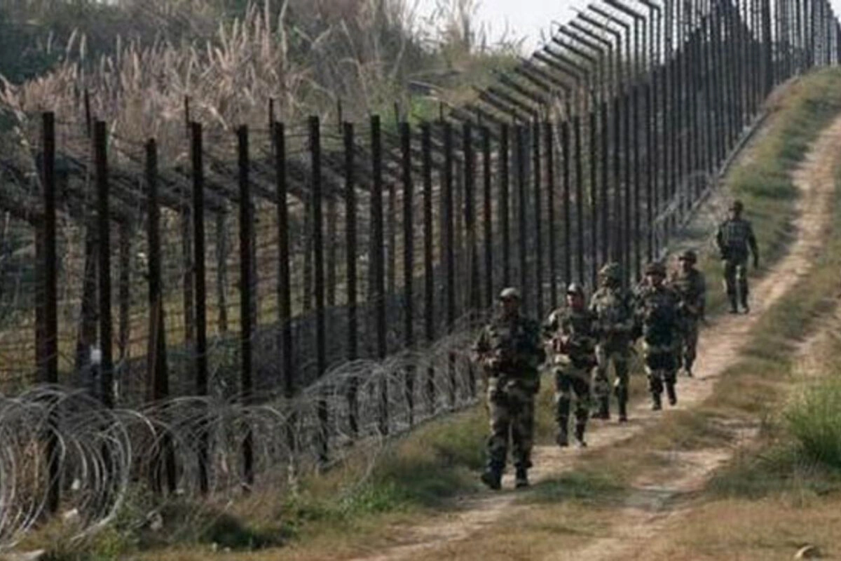 12 अगस्त 1947 में सर सिरिल रैडक्लिफ़ दोनों देशो के बीच सीमा निर्धारित करके अपने काम को पूरा किया जिसे 17 अगस्त 1947 को आधिकारिक तौर पर सार्वजनिक कर दिया गया.