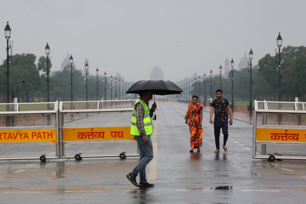 Delhi-NCR Weather: दिल्ली-NCR में झमाझम बारिश, IMD ने जारी किया 'रेड अलर्ट', कई राज्यों में भारी बारिश की चेतावनी