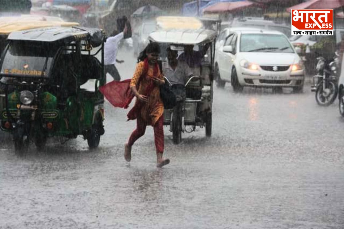 Delhi NCR Weather: अगस्त में दिल्ली-NCR में बारिश आफत बन सकती है. IMD के मुताबिक बारिश का ये दौर रक्षा बंधन तक जारी रहेगा. 2 अगस्त से 9 अगस्त तक लगातार बारिश हो सकती है.