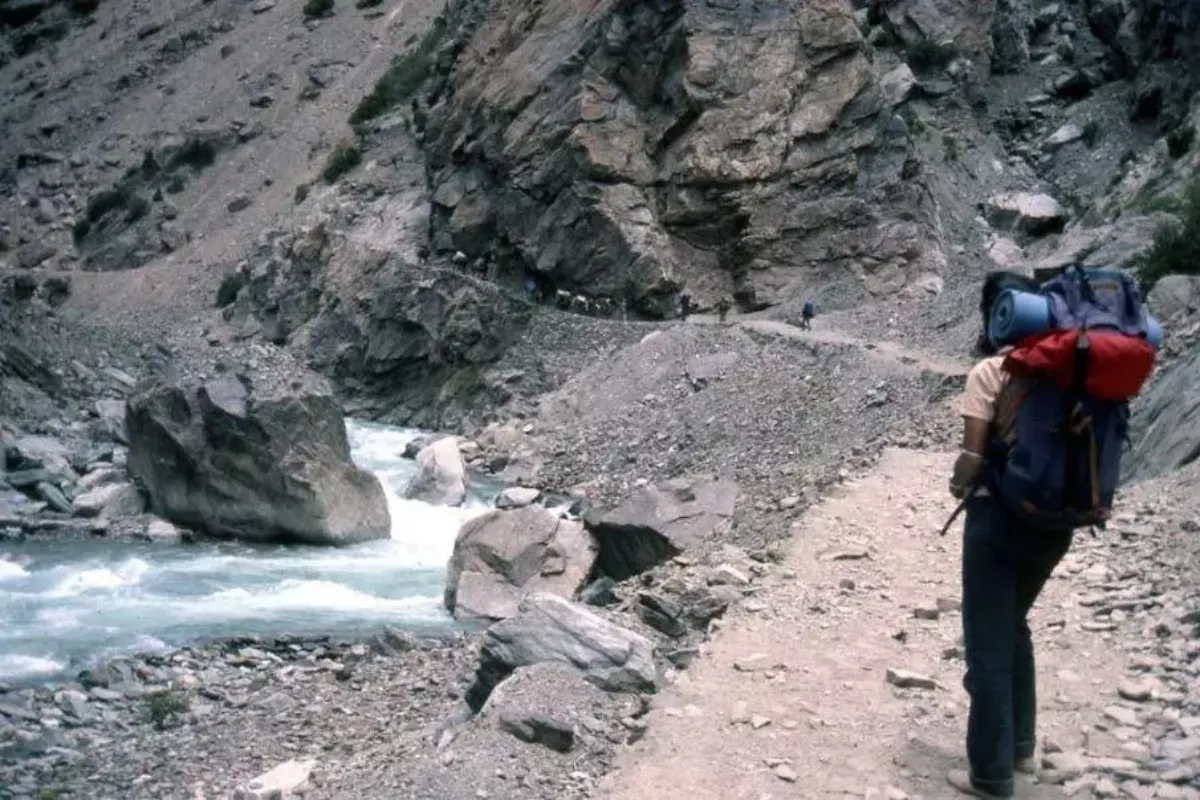 धराली गांव में आई इस आपदा ने एक शांत, सुंदर और पर्यटन स्थल को एकदम से संकट में डाल दिया है. स्थानीय प्रशासन और आपदा राहत टीमें मौके पर पहुंच चुकी हैं राहत और बचाव कार्य जारी है.