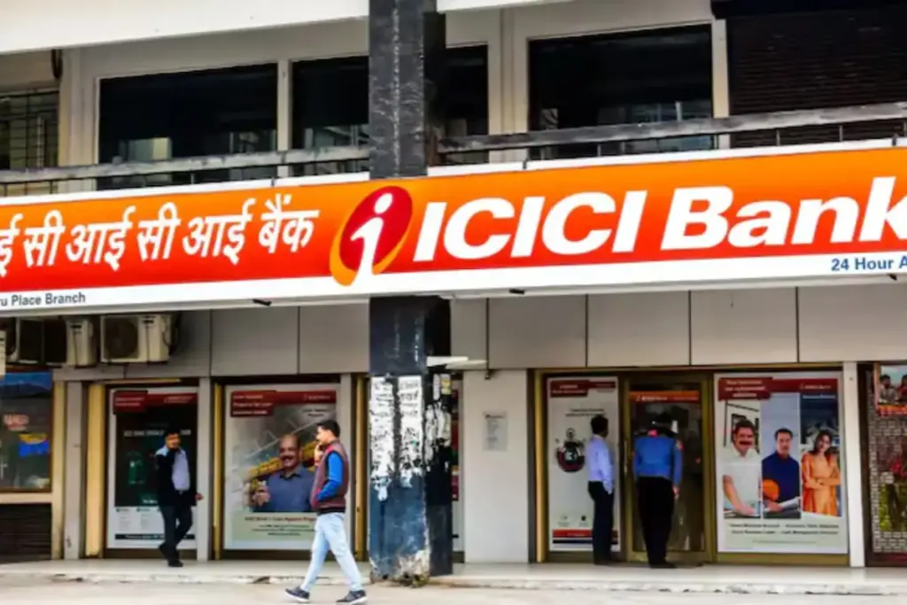 ICICI Bank ने अपने ग्राहकों की जेब काटने की कर ली तैयारी! इतने गुना बढ़ा दी न्यूनतम बैलेंस की सीमा, पढ़ें पूरी खबर - भारत एक्सप्रेस