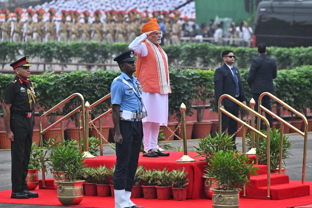 मोदी ने कहा कि 50-60 साल पहले सेमीकंडक्टर पर काम न होने से हम पीछे रह गए, लेकिन अब मेड इन इंडिया चिप्स जल्द बाजार में आएंगी. उन्होंने ऊर्जा क्षेत्र में आत्मनिर्भर बनने के लिए सौर ऊर्जा, हाइड्रो-इलेक्ट्रिसिटी और न्यूक्लियर एनर्जी में हो रही प्रगति का भी जिक्र किया.