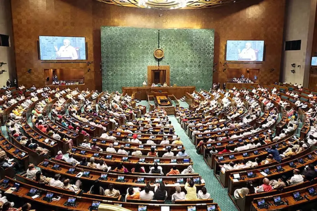 Parliament में 3 बड़े विधेयक पेश करेगी सरकार, PM-CM गिरफ्तार होने पर होंगे बर्खास्त