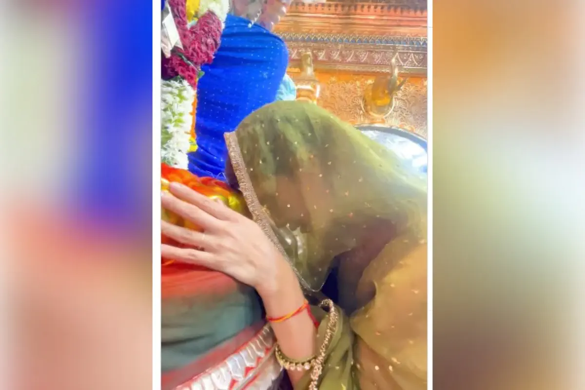 Ganesh Chaturthi Jacqueline Fernandez: लालबाग के राजा की भव्य मूर्ति और वहां का भक्ति भरा माहौल हर साल लाखों लोगों को आकर्षित करता है. गणेश चतुर्थी का यह उत्सव 10 दिनों तक चलता है, जिसमें भक्त गणपति की पूजा-अर्चना कर अपने जीवन में सुख-समृद्धि की कामना करते हैं.