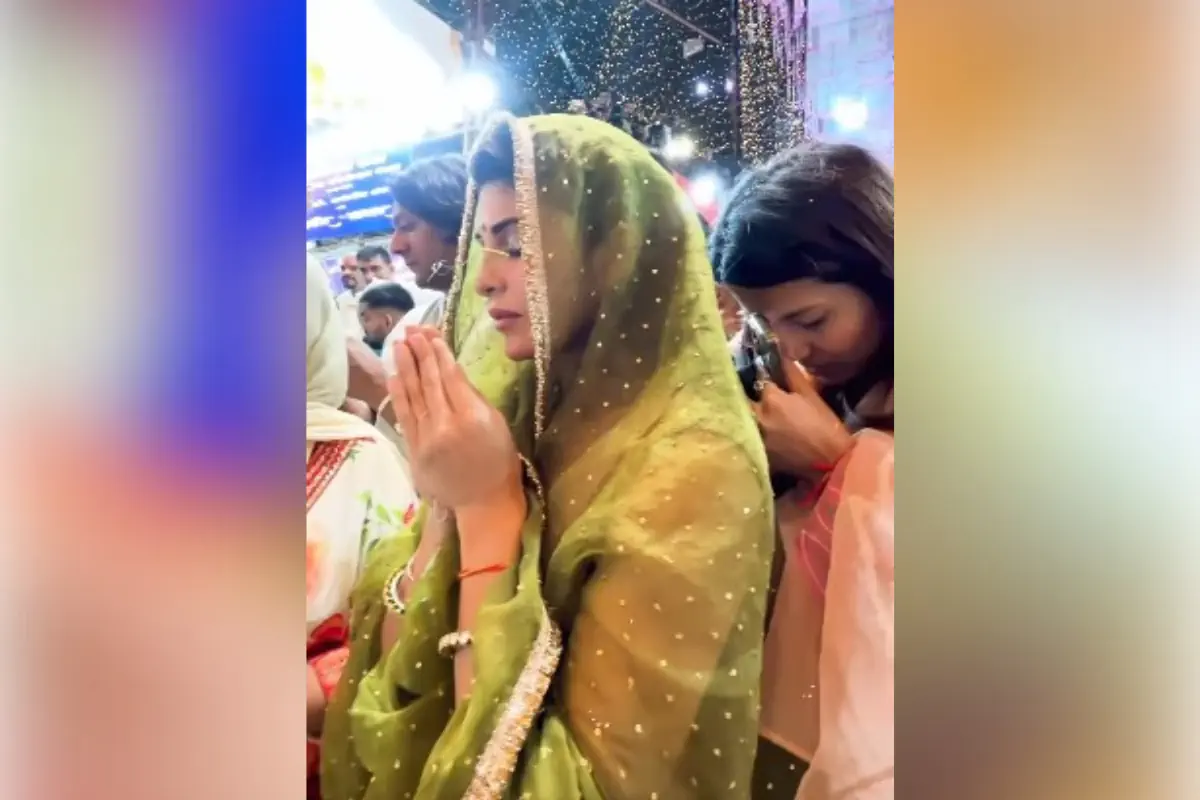 लालबाग के राजा की भव्य मूर्ति और वहां का भक्ति भरा माहौल हर साल लाखों लोगों को आकर्षित करता है. गणेश चतुर्थी का यह उत्सव 10 दिनों तक चलता है, जिसमें भक्त गणपति की पूजा-अर्चना कर अपने जीवन में सुख-समृद्धि की कामना करते हैं.