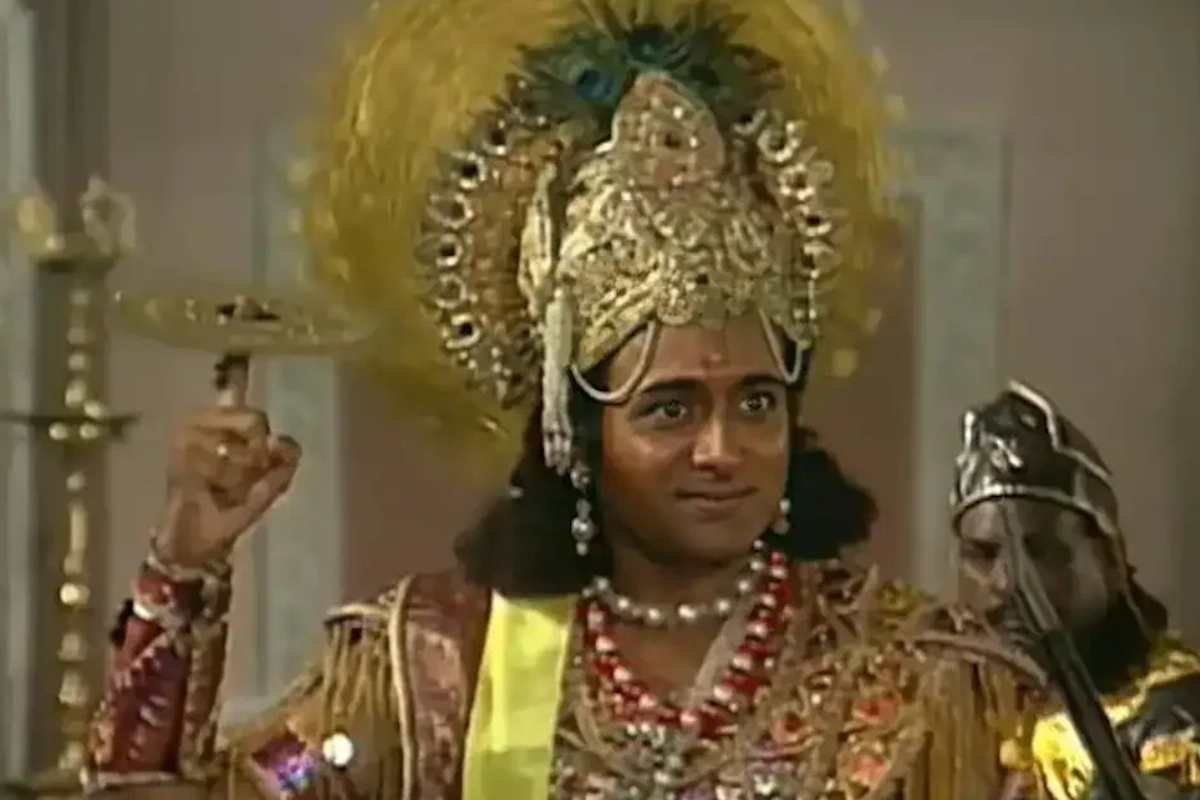 नीतीश भारद्वाज ने महाभारत में भगवान कृष्ण का अवतार निभाकर दिलों में अमिट जगह बनाई. आजकल वे थिएटर और साहित्यिक मंचों पर सक्रिय हैं, अक्सर महाभारत की शिक्षाओं और गहरी संवादात्मक चर्चाओं से जुड़े कार्यक्रमों में नजर आते हैं. कृष्ण का प्रभाव अभी भी उनकी कलम और बोल में महसूस होता है. 
