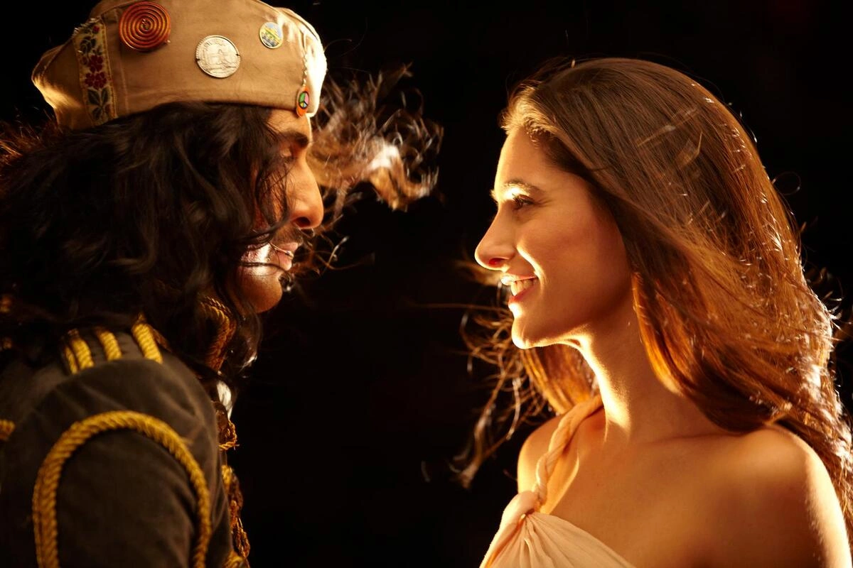 इस लिस्ट में सबसे पहला नाम है रॉकस्टार, जो साल 2011 में आई थी. इस फिल्म की कहानी दिल्ली के एक साधारण से लड़के पर बेस्ड है, जिसका सपना बड़ा रॉकस्टार बनने का होता है. इसका मानना होता है कि एक बड़ा कलाकार बनने के लिए दिल टूटना जरुरी होता है. इस फिल्म की कहानी बेहद ही दिलचस्प और सच्चे प्यार को दिखाने वाली है. इसे आप अमेजन प्राइम पर देख सकते है.